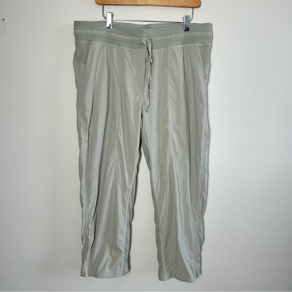 Lululemon 2022 Dance Studio Mid-Rise Crop 25" Raw Linen 14 - Picture 12 of 13